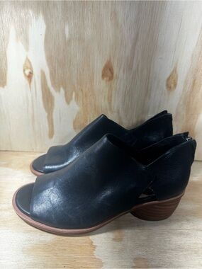 Sofft Black Leather Peep-Toe Heeled Sandals Women’s Size 7.5